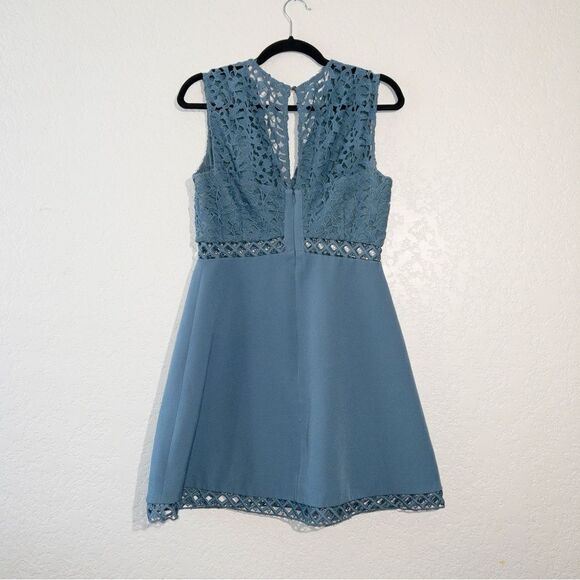 Keepsake The Label Dusty Blue Uplifted Mini Lace Dress Size Medium - Picture 9 of 11